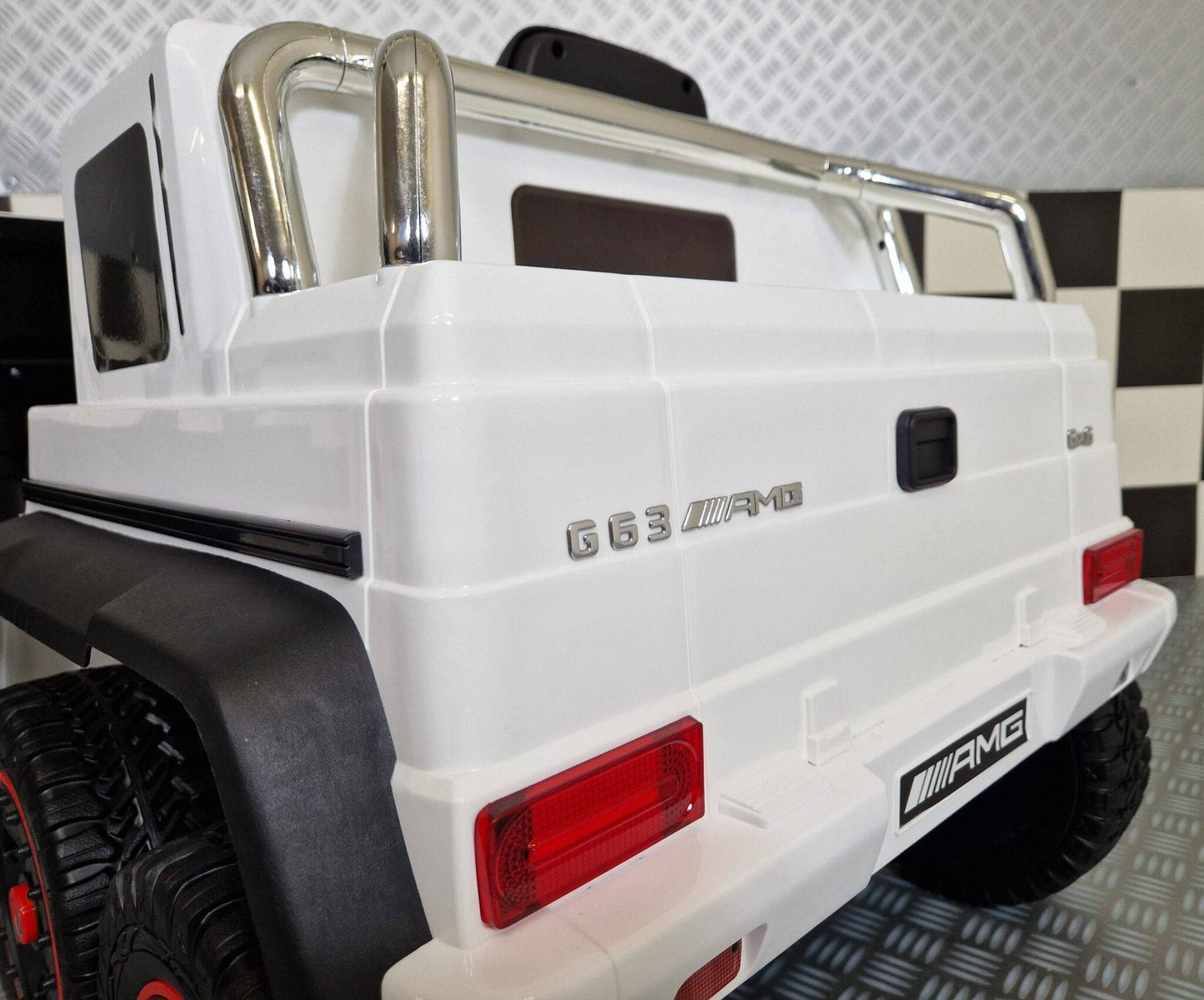 Kinder-Elektroauto Mercedes G63 AMG 6×6 12 V – Weiß