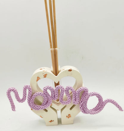 Diffusore per ambiente "un cuore tra le mani" e scritta mamma in tricotin
