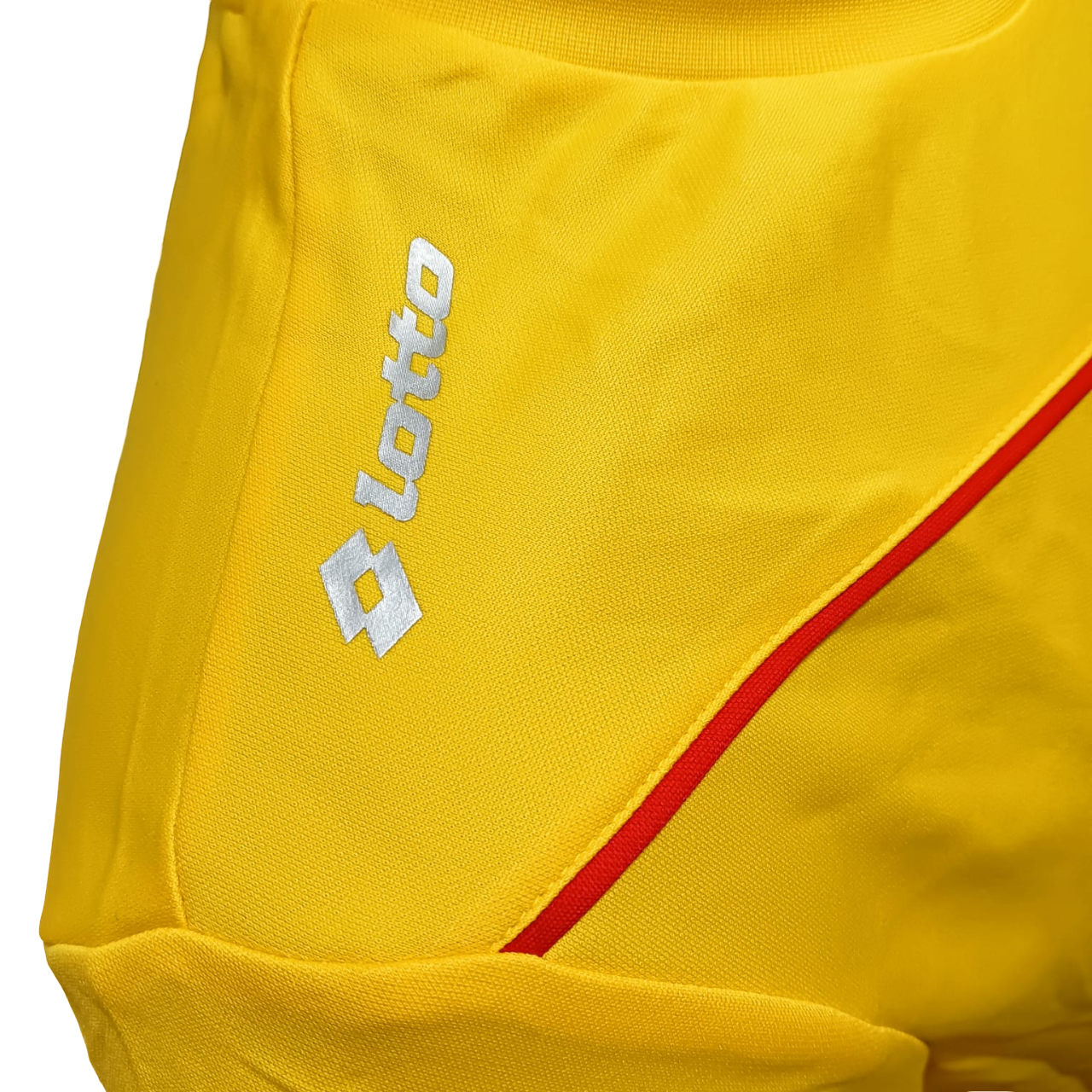 Lotto completo maglietta e pantaloncino da calcio-calcetto da adulto Sigma Q8531 giallo-rosso