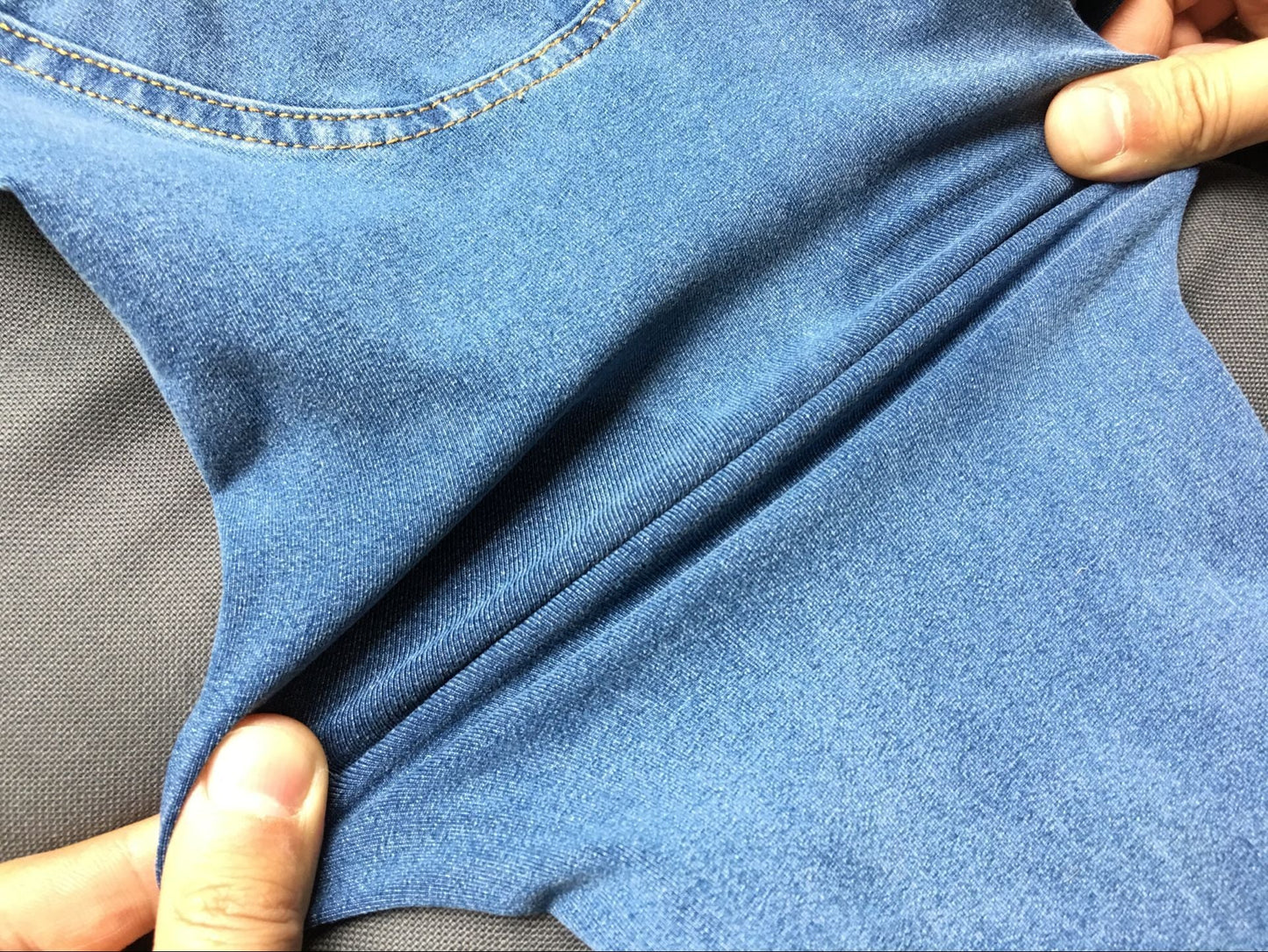 Jeans Donna Elasticizzati Blu Scuro a Vita Alta con Doppio Bottone