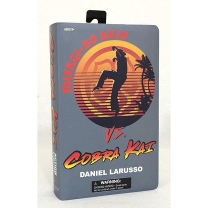 DIAMOND TOYS COBRA KAI: DANIEL LARUSSO VHS LIMITED EDITION ACTIONFIGUR 16 CM