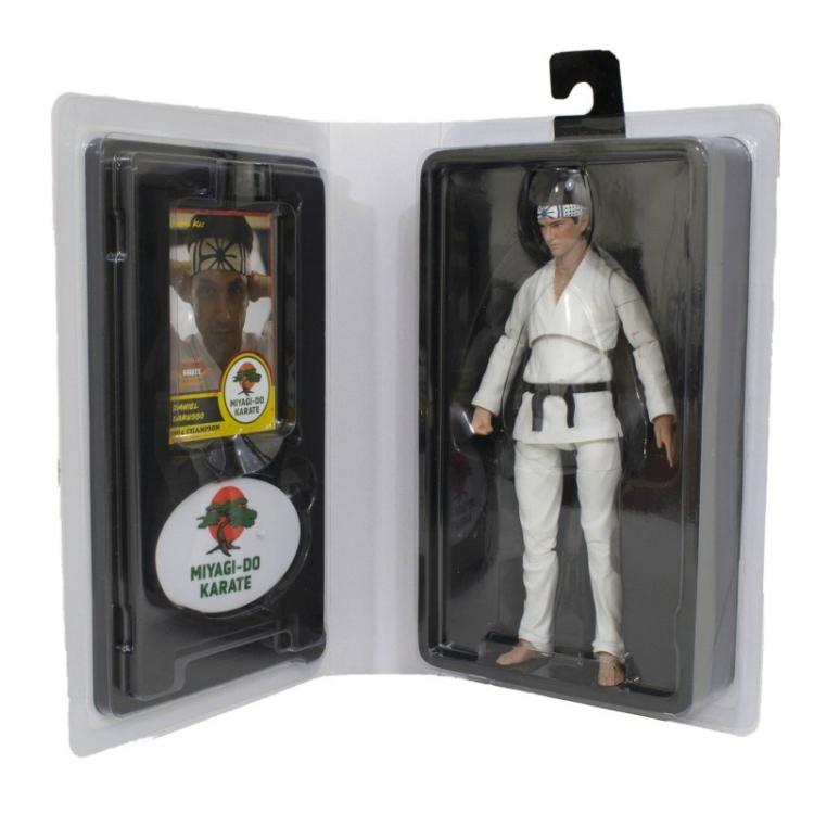 DIAMOND TOYS COBRA KAI: DANIEL LARUSSO VHS LIMITED EDITION ACTIONFIGUR 16 CM