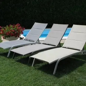Lettino Itaca Impilabile: Alluminio Bianco, Textilene Imbottito Ecru', cm 194x71x83