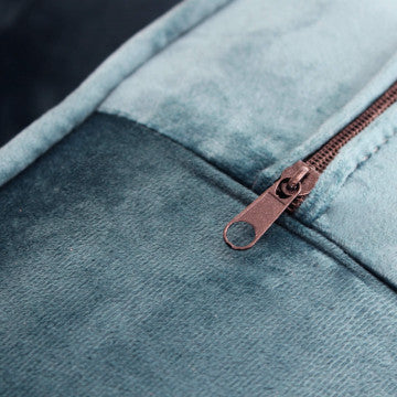 Chesterfield-Sofa aus blauem oder taupefarbenem Samt mit Kapitonierung