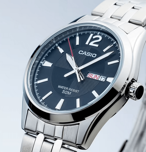 Orologio Casio per uomo MTP-1335D-1A con datario e giorno della settimana