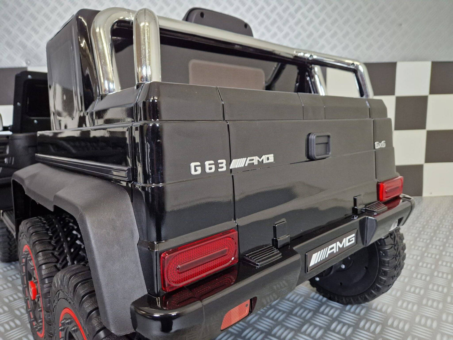 Kinder-Elektroauto Mercedes G63 AMG 6×6 12 V – Schwarz Metallic