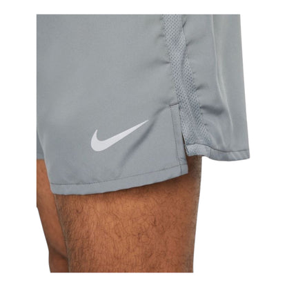 Nike Challenger Shorts da running Dri-FIT con slip foderati 13 cm – Uomo DV9363-084 Grigio