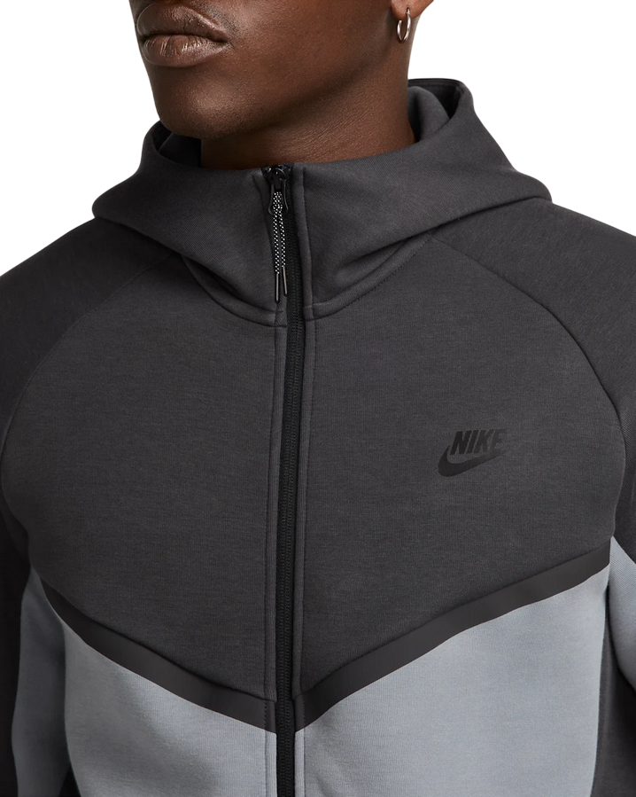 Nike Tech Giacca Windrunner HV0949-061 Grigio