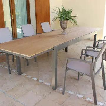 Tavolo allungabile Cayman in Alluminio con Piano in Polywood color Teak