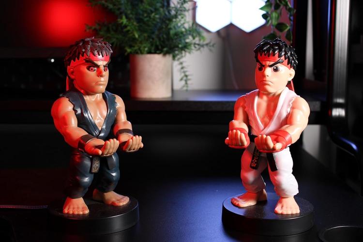 Cable Guys Street Fighter Evil Ryu Smartphone-Controller-Ladestation-Figur