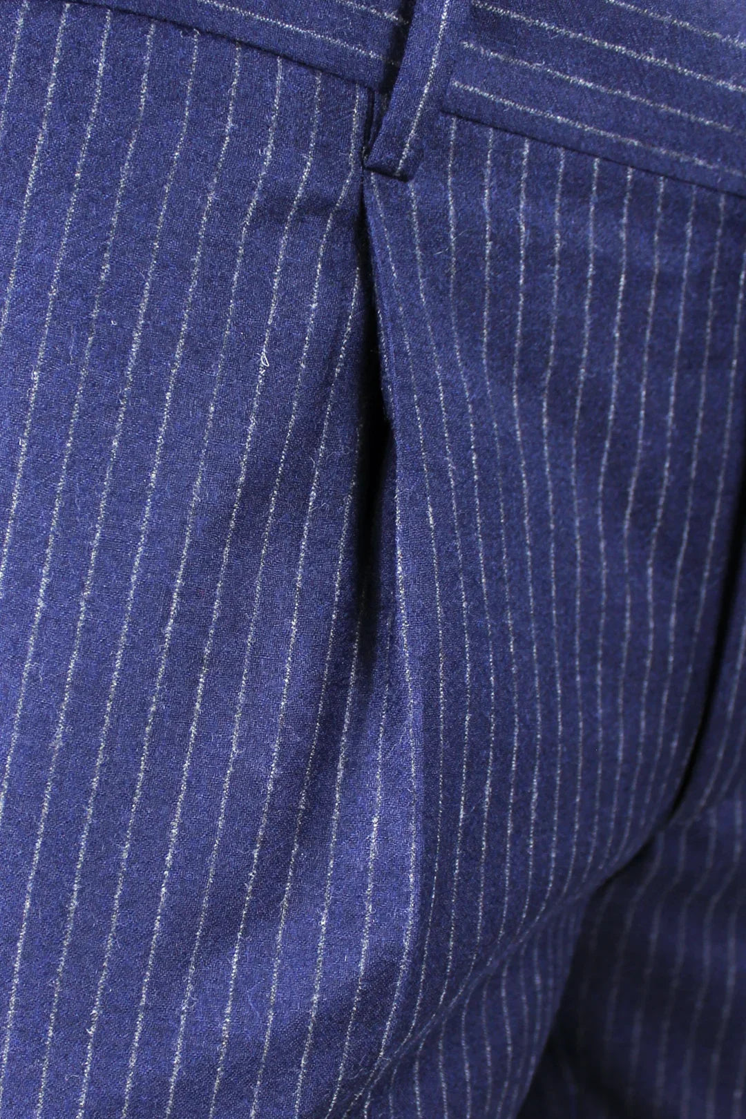 Pantalone slim con pince in lana bluette gessata
