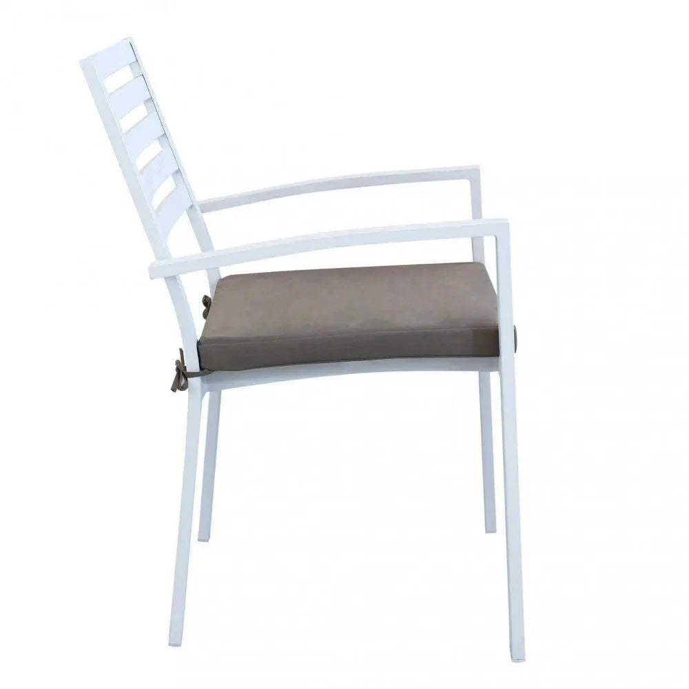 Gartenstuhl aus weißem Aluminium mit taupefarbenem Kissen (Maße: 46x62x84 cm)