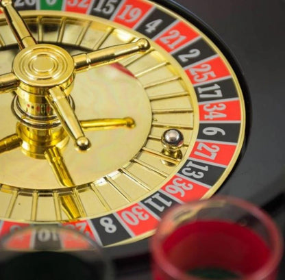 Alkohol Roulette mit 16 Schnapsgläsern Brettspiel Trinkspiel Party Geschenk