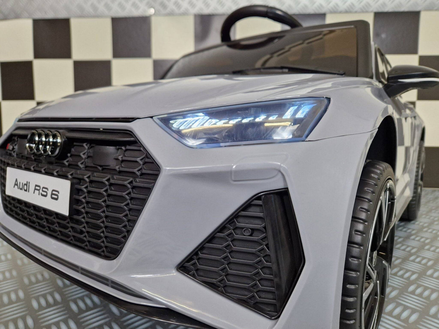 Kinder-Elektroauto Audi RS 6 12 V – Nardograu