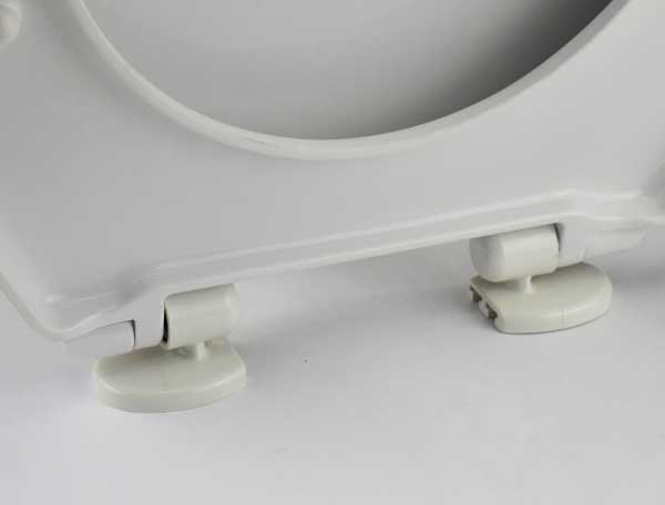 Universeller WC-Sitz aus Duroplast mit Soft-Close-Funktion