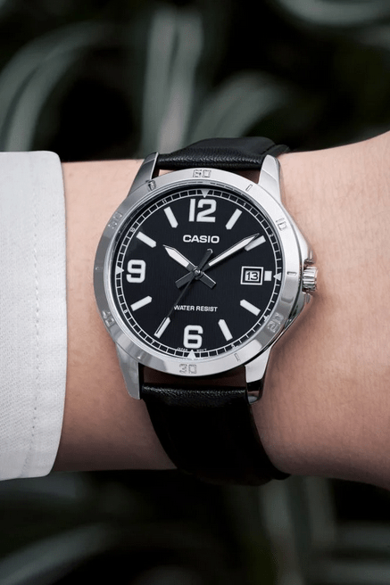 Casio MTP-V004L-1B - Orologio da Uomo Elegante con Cinturino in Pelle Nera