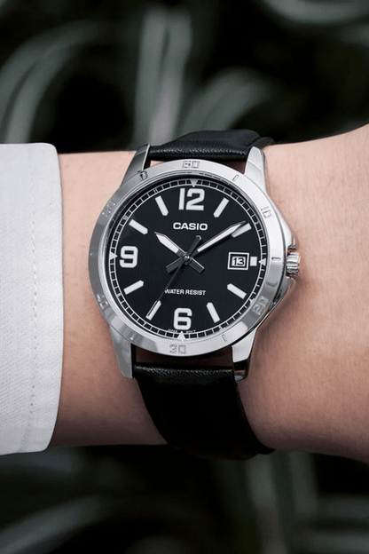 Casio MTP-V004L-1B - Orologio da Uomo Elegante con Cinturino in Pelle Nera