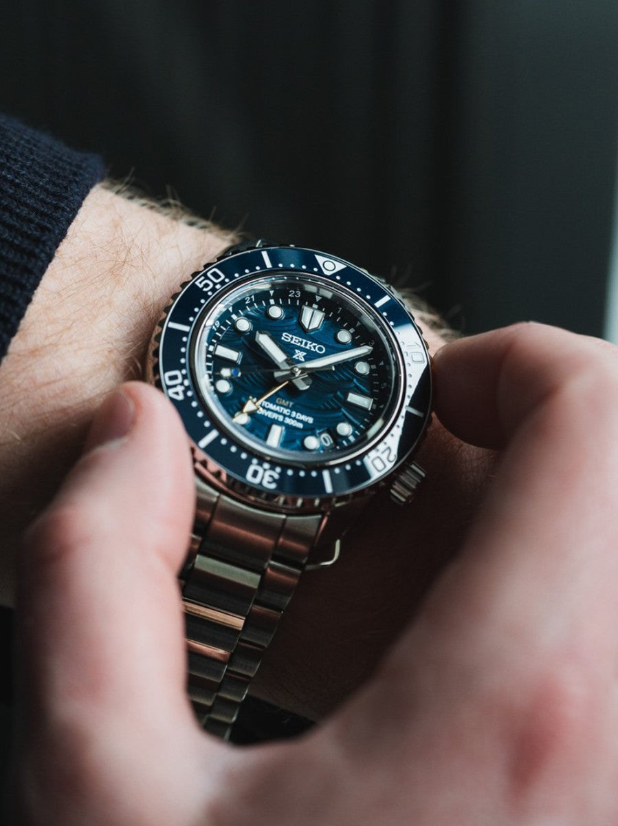 Seiko SPB509J1 – Automatischer Taucher GMT – Blaues Zifferblatt – 42 mm Gehäuse – Code SPB509J1