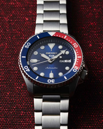Seiko 5 Sports – Automatico, Blue & Red “Pepsi”, 42,5mm, SRPD53K1