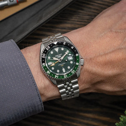 Seiko 5 Sports SSK035 – Automatische GMT, grünes Zifferblatt, 42,5mm, Stahl, Produktcode SSK035