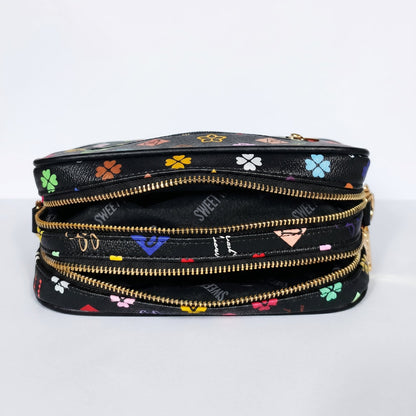Sweet Years Borsa a Tracolla Camera Bag in Ecopelle con Stampa Monogram Multicolore