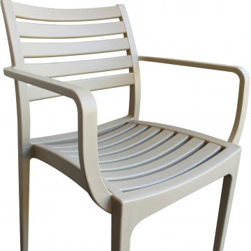 Stapelbarer Sessel Eveline aus Polypropylen – Maße: 58,5x55,2x84cm