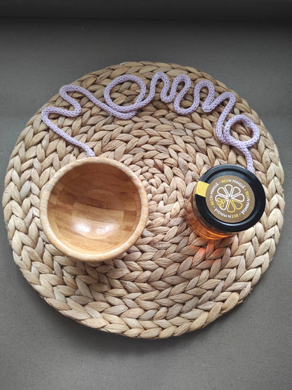 Tovaglietta da colazione in giacinto d'acqua con scritta in tricotin