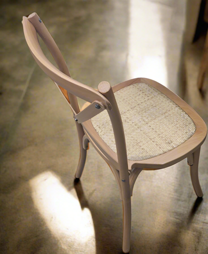 Thonet-Stuhl aus Massivholz und Rattan-Sitzfläche in Naturfinish, stapelbar