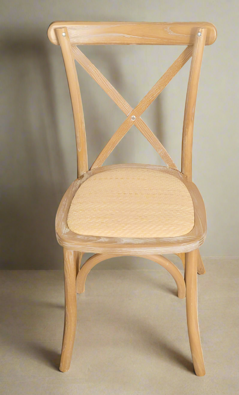 Thonet-Stuhl aus Massivholz und Rattan-Sitzfläche in Naturfinish, stapelbar