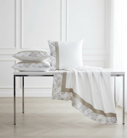 Completo letto Pisa in percalle di cotone con doppia balza – Rosa e Sabbia
