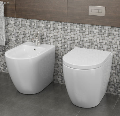 Coppia sanitari in ceramica filomuro WC e bidet con sedile soft close