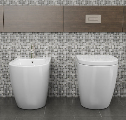 Coppia sanitari in ceramica filomuro WC e bidet con sedile soft close