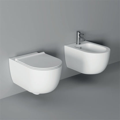 Coppia sanitari sospesi  serie UNICA 50  senza brida con sedile softclose