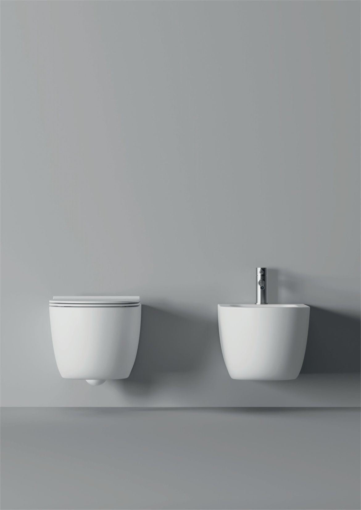 Coppia sanitari sospesi serie UNICA 55 senza brida con sedile softclose