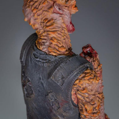 Dark Horse Deluxe: The Last Of Us 2 „Armored Clicker“ Actionfigur Statue 20cm