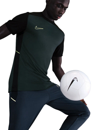 Nike Maglia da Running con Zip a Mezza Lunghezza Dri-FIT Pacer FQ2494-017 Verde – Performance, Traspirabilità e Stile Moderno