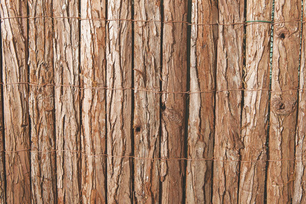 Arella Wood 150x300 cm aus Kiefernrinde – Natürlicher Zaun mit kunststoffummanteltem Draht
