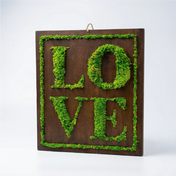 Bild aus stabilisiertem Moos mit LOVE-Schriftzug – 40x35 cm | Grüne Wanddekoration