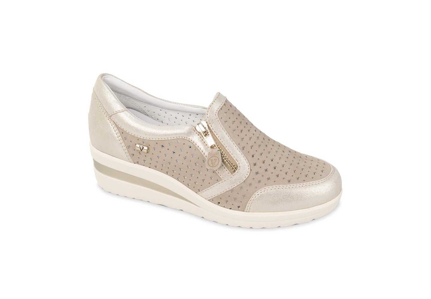 Durchbrochener Schuh Sand