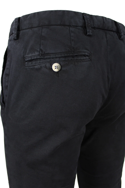 Pantalone slim in cotone tinto in capo nero