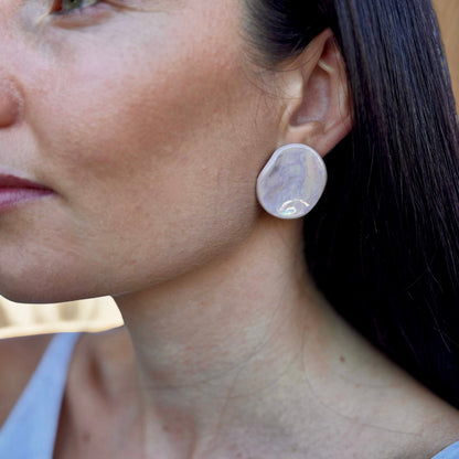 Perla | Handcrafted pearl-pink ceramic stud earrings