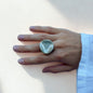 Perla | Anello in ceramica verde salvia con perla, fatto a mano