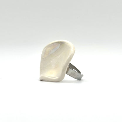 Perla | Handcrafted pearl-white ceramic ring