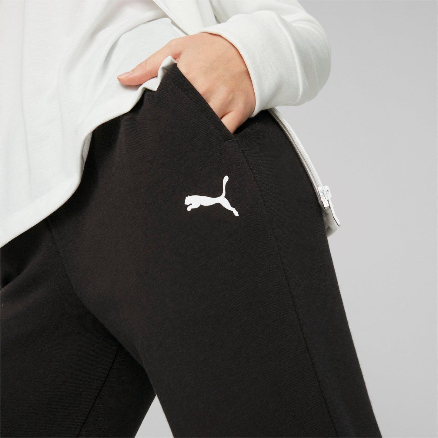 Puma Tuta da donna con cappuccio Classic Hooded Tracksuit TR cl 673699 02 white