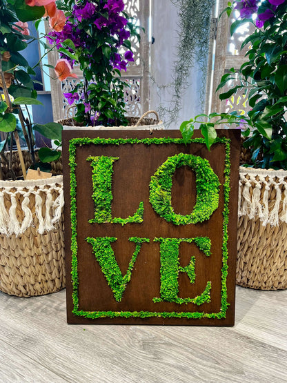 Bild aus stabilisiertem Moos mit LOVE-Schriftzug – 40x35 cm | Grüne Wanddekoration