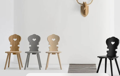 Sedia tirolese con cuore in abete nero VIENNA , stile Chalet montagna