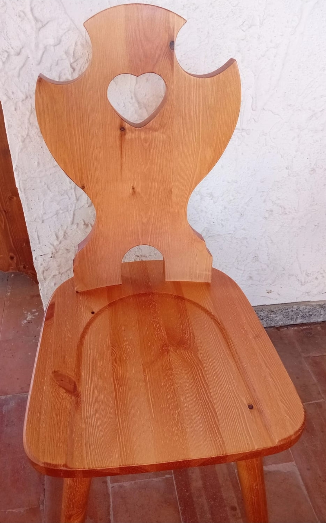 4er Set Stühle mit Herz + quadratischer Tisch 80x80x3 Kreuzfuß - Honigfarben