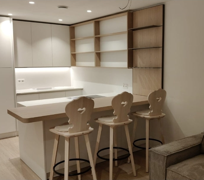 Tiroler Hocker Naturfarben Massivholz Holzsitz Roma Bergamo Pavia Grosseto Aosta Biella Torino