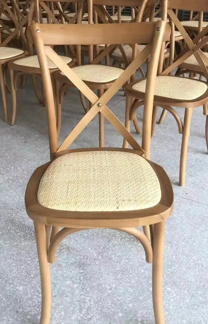 Thonet-Stuhl aus Massivholz und Rattan-Sitzfläche in Naturfinish, stapelbar