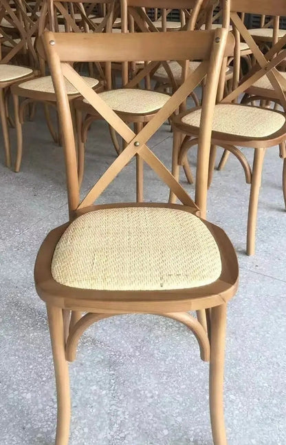 Thonet-Stuhl aus Massivholz und Rattan-Sitzfläche in Naturfinish, stapelbar